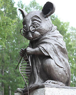 Lab mouse sculpture