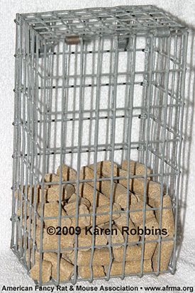Wire feeder basket